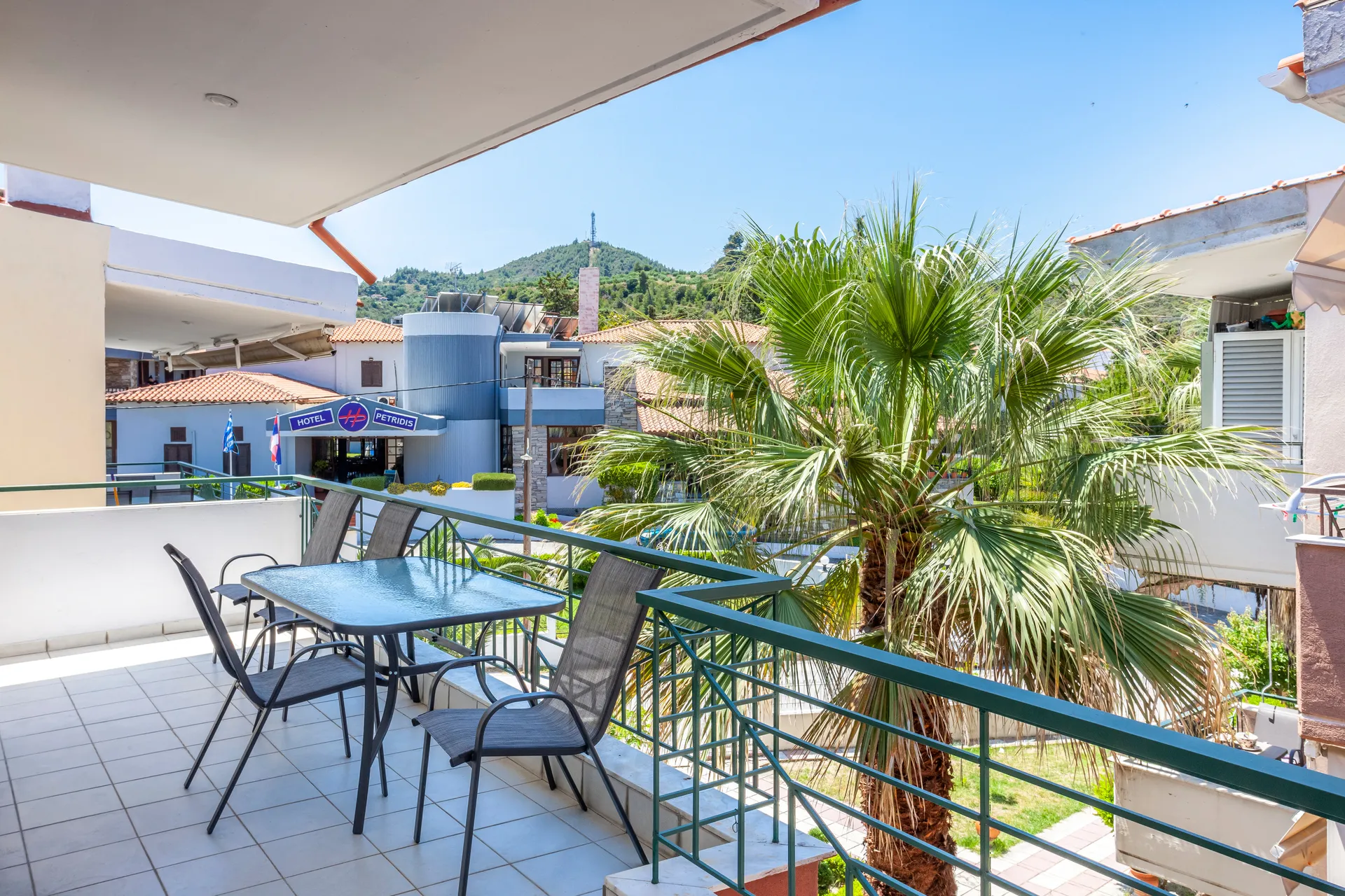 Tiara Holidays - Aris Luxury - 3 bedroom apartment - balcony